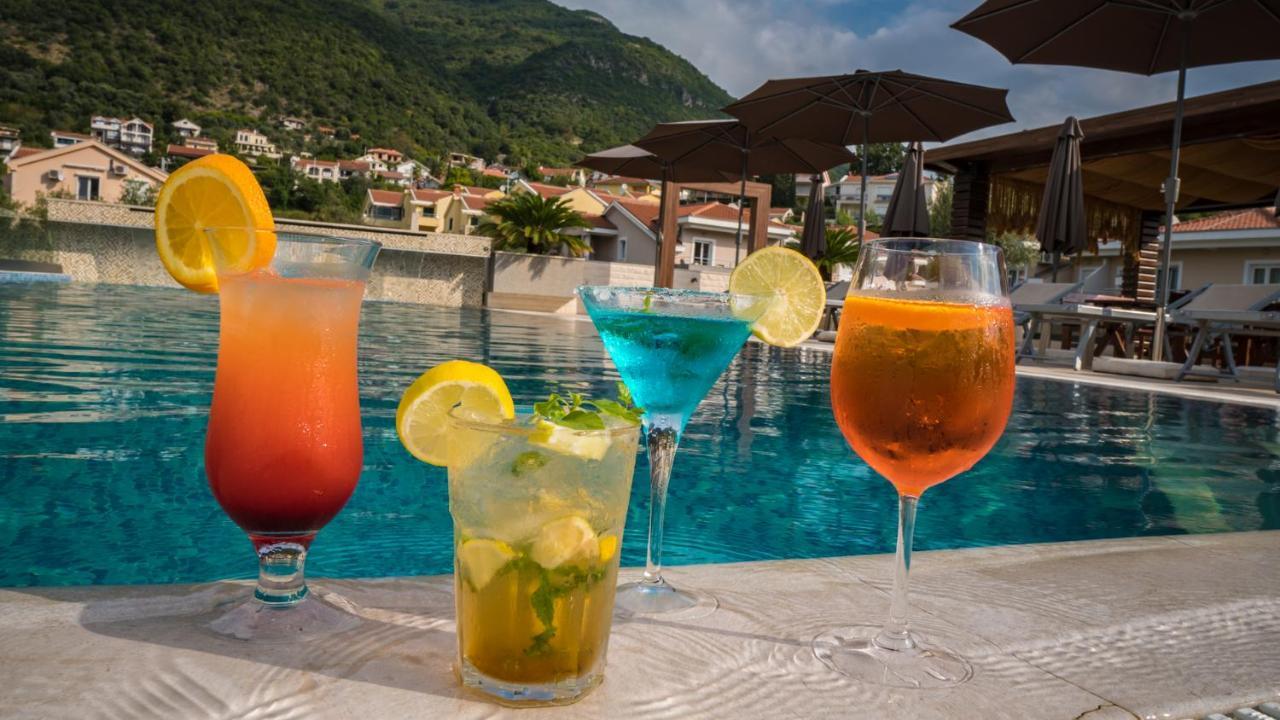 Sun Village Aparthotel Херцег Нови Екстериор снимка