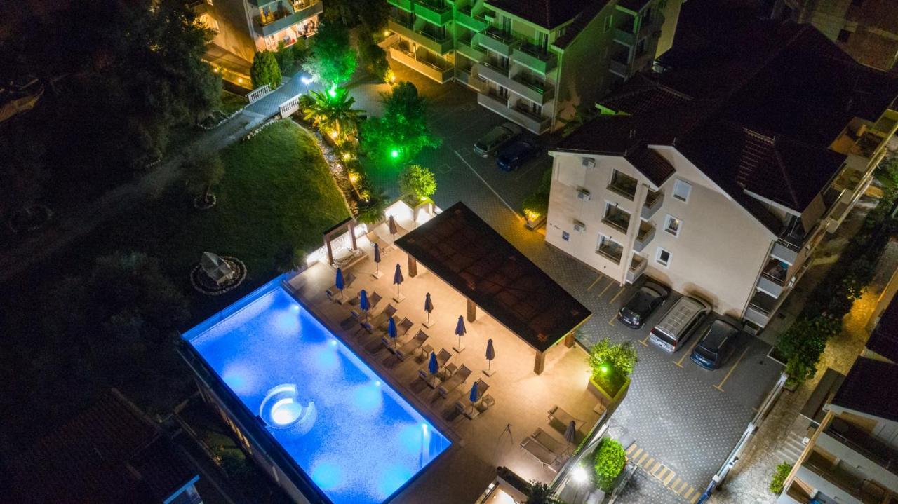 Sun Village Aparthotel Херцег Нови Екстериор снимка